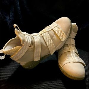 Boys Lebrun James Sneakers